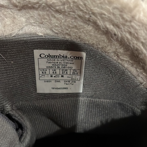 Women winter lace up boots.  Size 6.5 - Picture 3 of 3